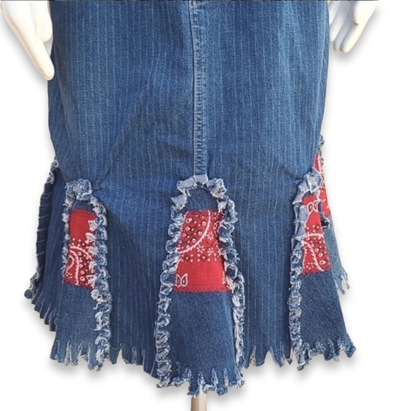 VINTAGE Upcycled Denim Skirt S Lee Jeans Red Bandana Trend Handmade Pintucked - Picture 10 of 14